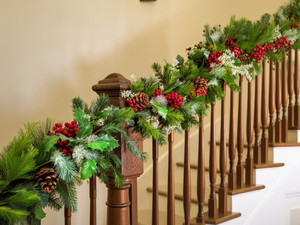 Sun Dec 07 Evergreen Garland 251207151